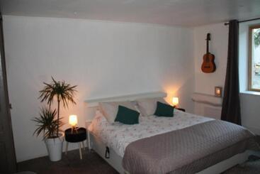 住宿加早餐  Camping La Cour D Enchère