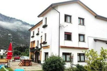 فندق Albergo Alla Pineta