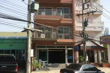 アパートホテル Naithon Beach Residence