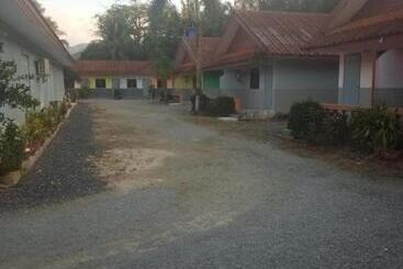 Пансион Baan Khunta Resort