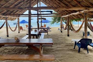 פנסיון Hostel Beach House