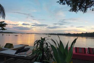 פנסיון Pomelo Restaurant And Guesthouse S Fishermen & A Tammarine Bungalow Riverfront   Immerse In Nature