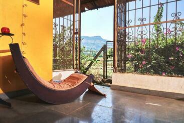 リゾートホテル 3bhk Riverside Stay Reflektions By Livingstone