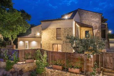 בית מלון כפרי Borgo Baccile By Vini Fantini