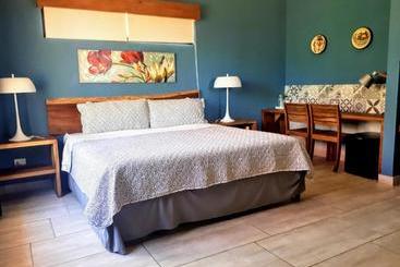 Отель Xalli Beach