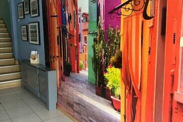 פנסיון Artmotel & Bistro