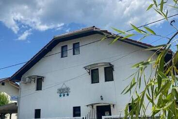 ペンション Vila Selina