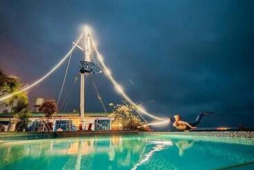 هاستل Hosteria Farallon Dillon