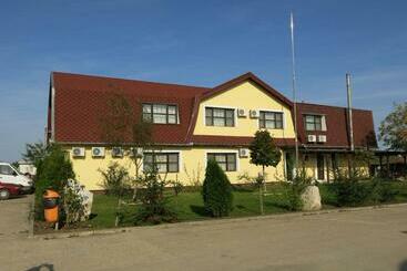 Мотель Conacul De Pe Lac