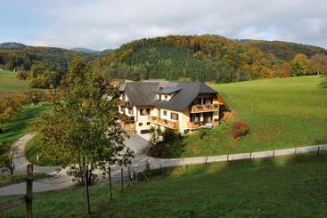 ペンション Gasthaus   Gästehaus Schusterbauer