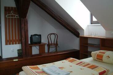 膳宿费 Restaurace A Penzion Česká Hospoda