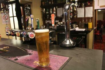 住宿加早餐  The Nags Head Tredegar