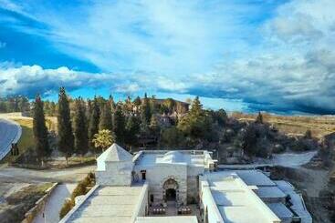 هتل Akhan Kervansaray