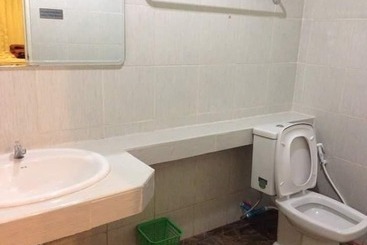 Отель Baan Sri Family