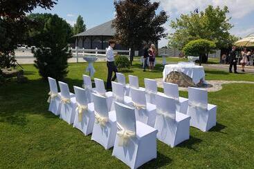 Отель Master Horse Club   Svojetice