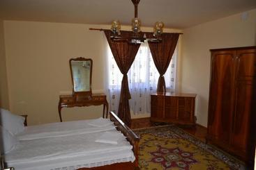 פנסיון Casa Miki