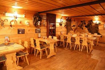 پانسیون Country Saloon