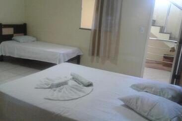 펜션 Pousada Central