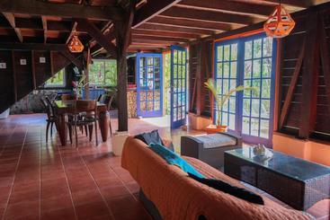 پانسیون Mosana Reef Garden B&b