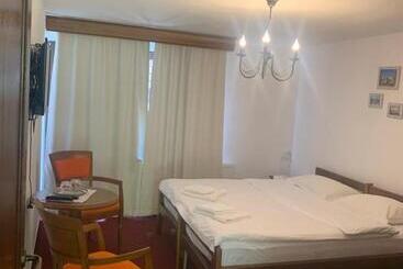 Pensiunea Valea Pinului