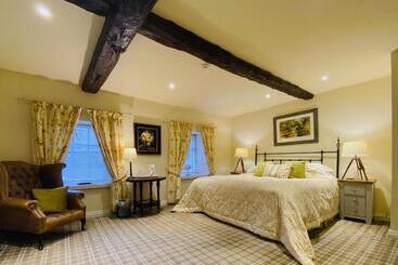 Общежитие The Moon Inn At Stoney Middleton