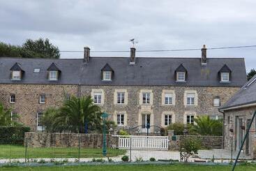 مبيت وإفطار Chambres Du Logis De La Mare Du Parc