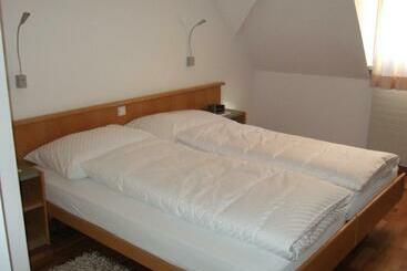 ホテル Gasthaus Zur Sonne