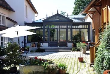 ホテル Landgasthof Zum Schwarzen Adler