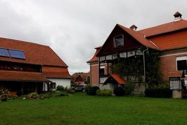 ペンション Kúria Vendégház