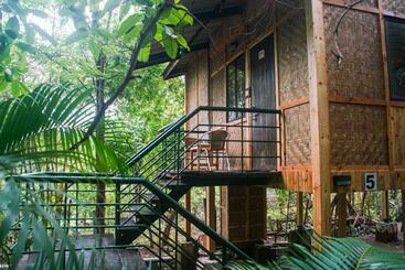 منتجع Nature Trails Sajan, Vikramgad