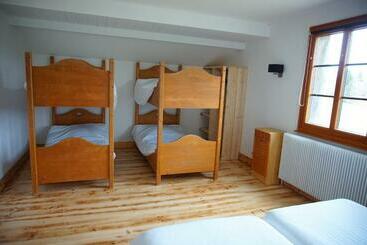 ユースホステル Auberge De La Perdrix