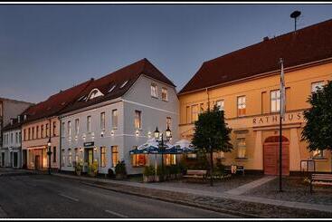 펜션 Ratskeller Hotel & Restaurant Lindow