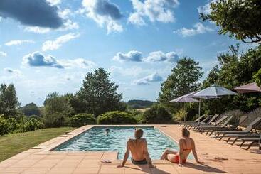 Bed and Breakfast Au Mas Des Calmettes