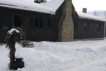 민박 Deer Mountain Lodge & Wilderness Resort