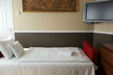 مبيت وإفطار Kitti Panzio