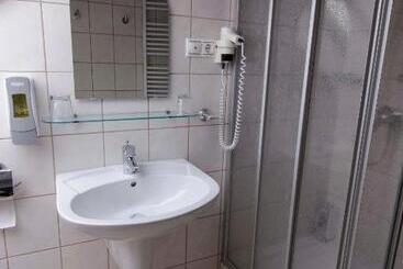 住宿加早餐 Publo étterem és Panzió