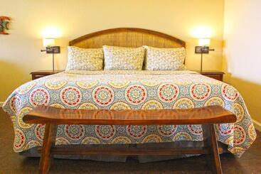 הוסטל Mahana House Country Inn
