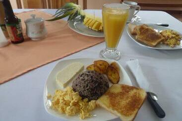 فندق صغير Posada Rural Río Celeste