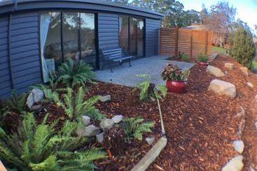 تختخواب و صبحانه Rebs B@b