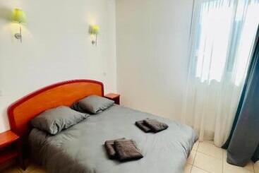 בית מלון כפרי Auberge De Barret Sur Meouge