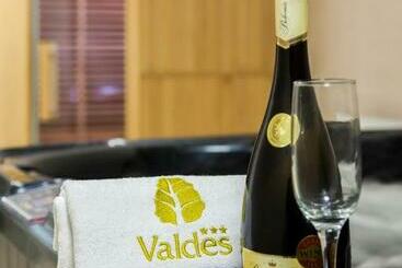 فندق Valdes