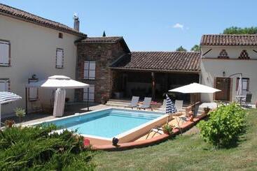 ペンション Le Pigeonnier De Lacalm Gîte