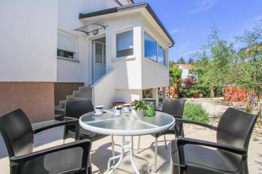 ツーリストアパートメント Apartments Aida