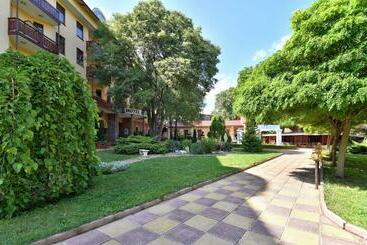 Estreya Residence Hotel And Spa