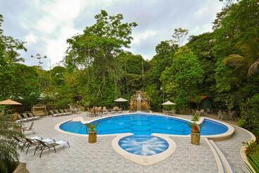 هتل Evergreen Lodge