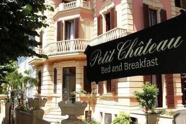 בית מלון כפרי Petit Chateau