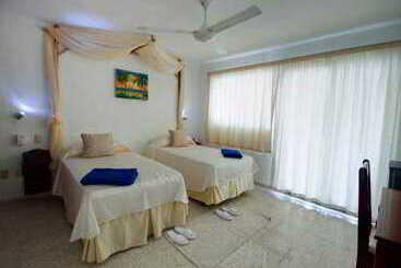 هتل Playa Esmeralda Resort