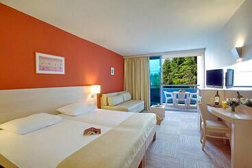 בית מלון כפרי Sunny Poreč By Valamar, Ex Crystal