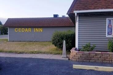 فندق صغير Cedar Inn