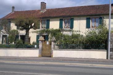 Bed and Breakfast La Maison Jaune